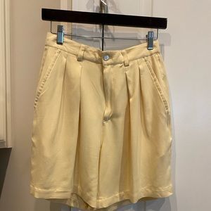 TOMMY BAHAMA silk yellow shorts Ladies Sz 6